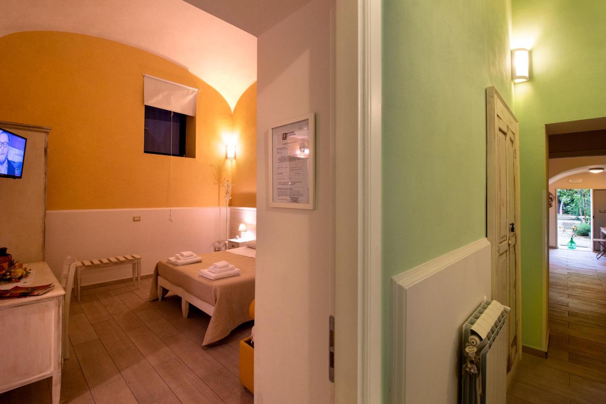 Il Giardino Di Tonia - Oplontis Guest House - Bed & Garden - Torre Annunziata Εξωτερικό φωτογραφία